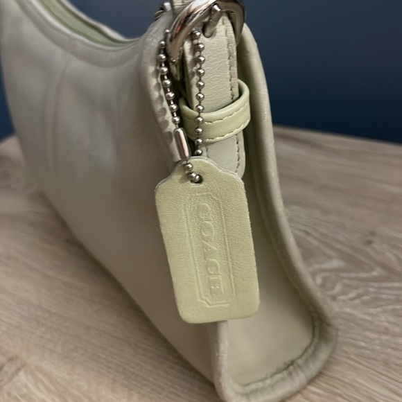 Vintage Coach Pistachio Green Small Leather Crossbody 4104 - Picture 4 of 12